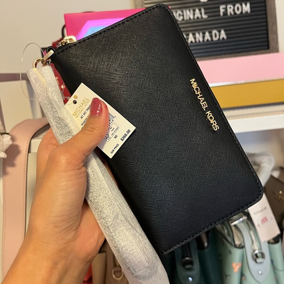 ‼️SOLD ‼️MK Phone Wallet - Picture 2 of 6
